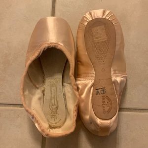 3.5 XXX Unworn Freed of London Deep Vamp Spade Maker Pointe Shoes